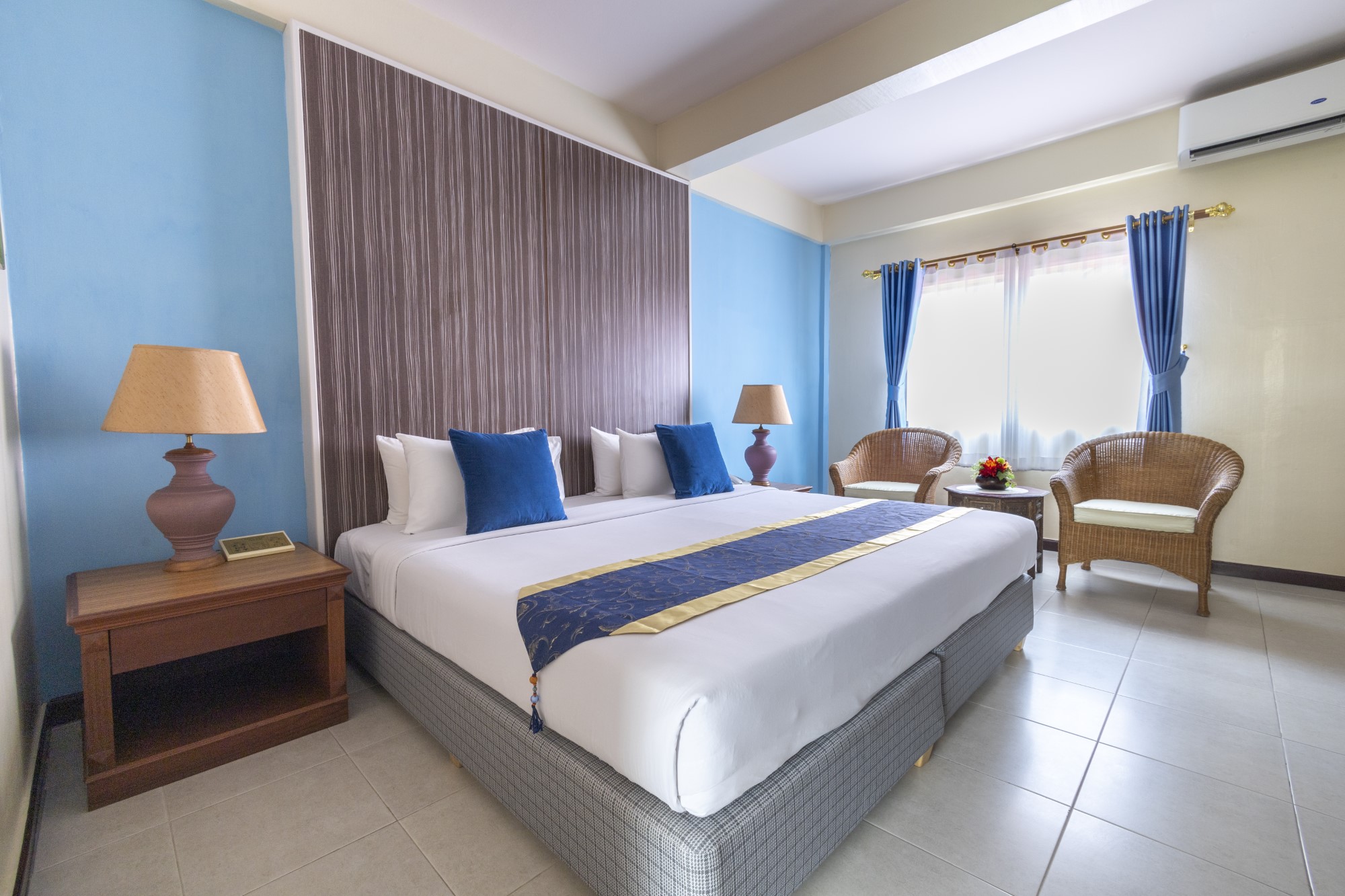 Deluxe Large Pool (Lodge Building)