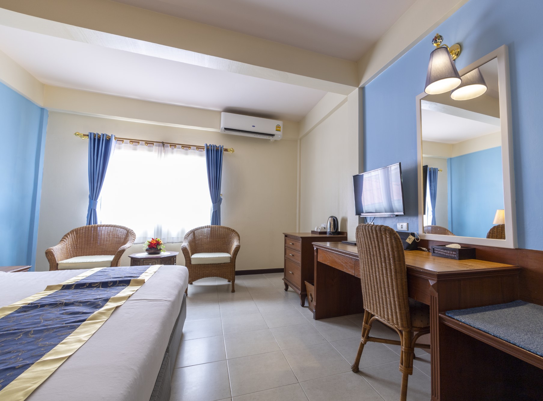 Deluxe Large Pool (Lodge Building)