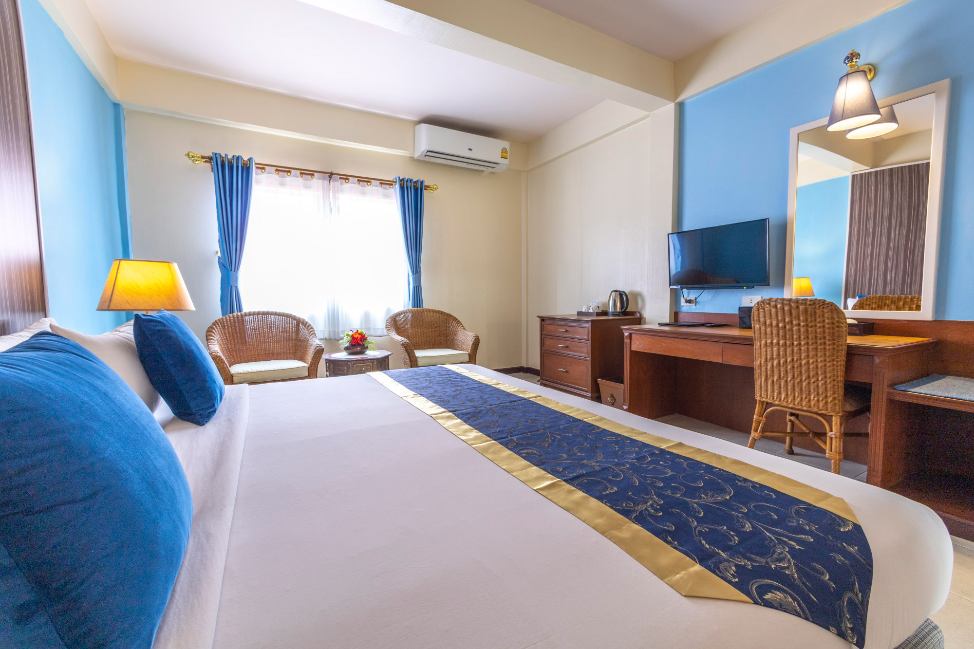Deluxe Large Pool (Lodge Building)